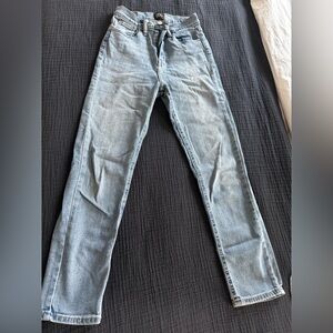 Urban Outfitters cropped girlfriend jeans in size 25! Light blue wash